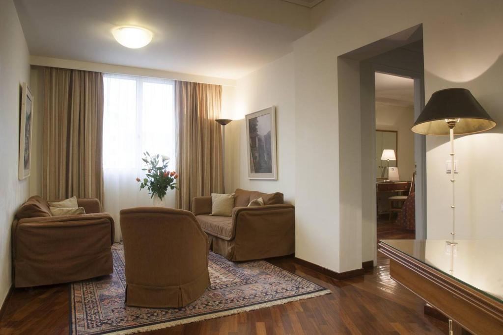 Ilisia Hotel - image 3