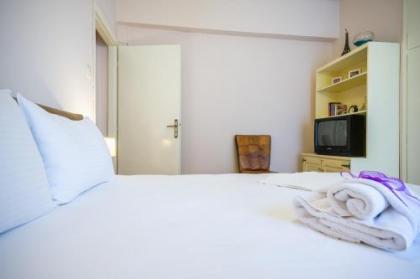 Comfortable Central Athens Flat by Cloudkeys - image 15