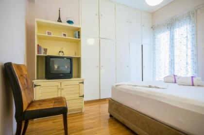 Comfortable Central Athens Flat by Cloudkeys - image 17