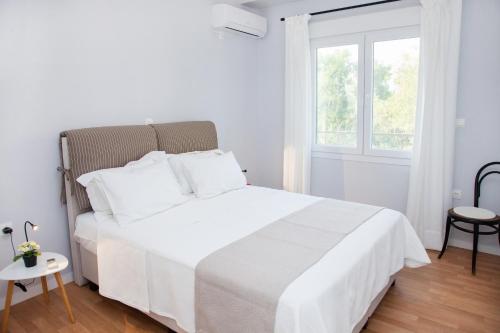 Fully Renovated Modern Beauty In Central Athens! - image 2