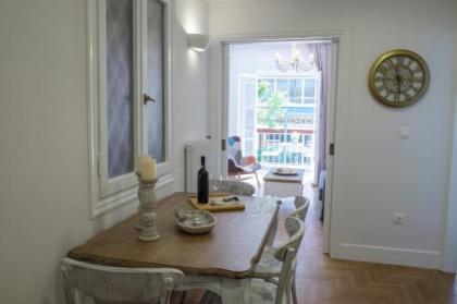 Elegant 2BD Apartment in the heart of Athens - image 7