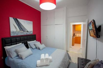 Renovated and cool flat in ideal location - image 1