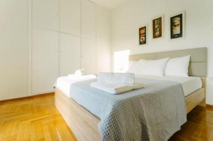 Bright 2 bedrooms apt. in the heart of Athens w stunning views to Acropolis - image 5