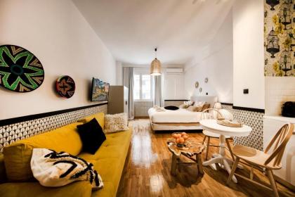 Designer renovated apartment in downtown Athens - image 12
