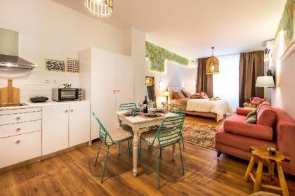 Exquisite apartment in the center of Athens - image 1