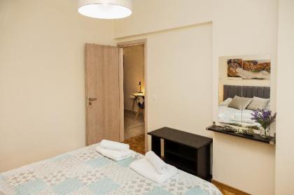Restfull Fully Renovated APT in Thisio (sleeps 6)! Athens 