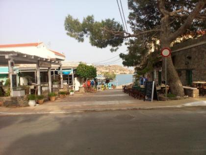 Apartment with one bedroom in Chalandri Greece with enclosed garden and WiFi 400 m from the beach - image 12