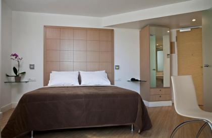 Chic Hotel - image 25