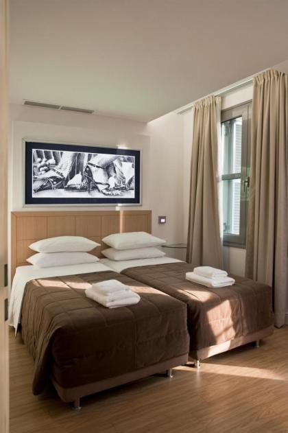 Chic Hotel - image 26