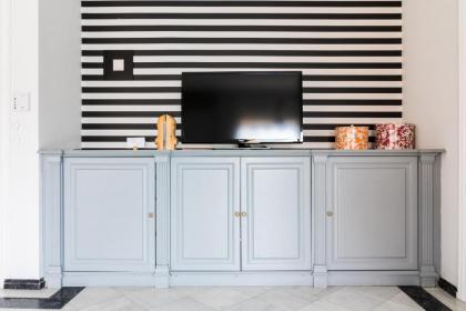 Deco Marble Apt with Acropolis view - image 28