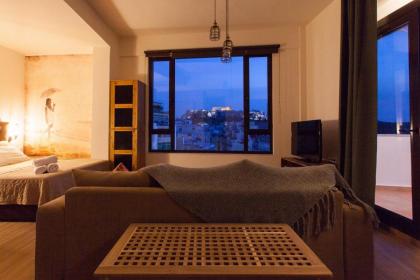 Explore Nightlife Near an Apartment With an Acropolis View - image 21