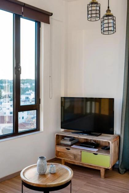 Explore Nightlife Near an Apartment With an Acropolis View - image 22