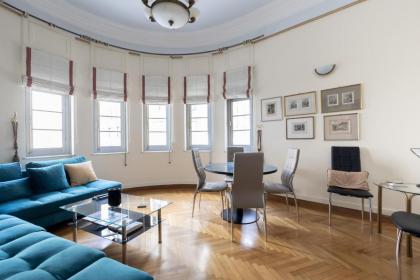 Ideal 4 bdr Apartment in Plaka for 10! - image 21