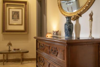 Ideal 4 bdr Apartment in Plaka for 10! - image 23