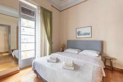 Ideal 4 bdr Apartment in Plaka for 10! - image 24