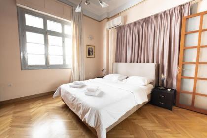 Ideal 4 bdr Apartment in Plaka for 10! - image 29