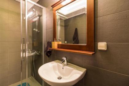 Comfortable and Spacious 2 bdr Apt - image 27