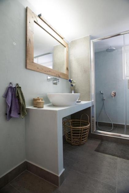 Modern-Vintage apartment by Acropolis museum - image 22