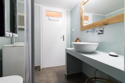 Modern-Vintage apartment by Acropolis museum - image 24