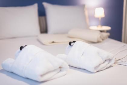 Stylish Apartment with Balcony by Cloudkeys - image 25