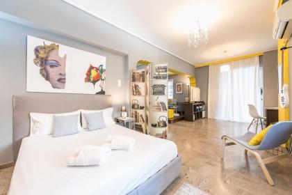 Stylish Apartment with Balcony by Cloudkeys - image 27