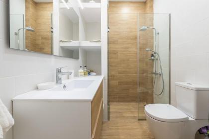 Fresh and Clean apt for 6 in Koukaki - image 21