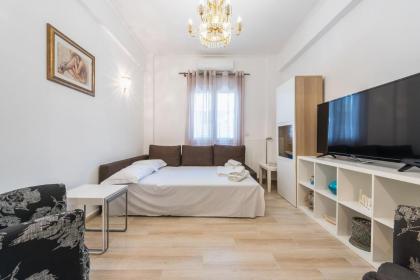 Fresh and Clean apt for 6 in Koukaki - image 29