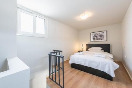 Traveler's Dream 4 brdm Renovated Penthouse - image 25