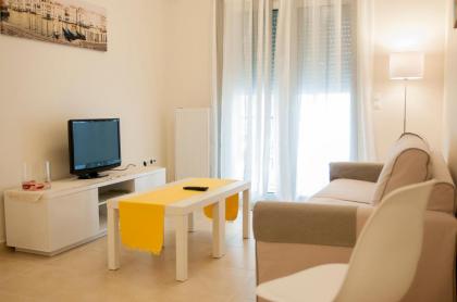 Cozy Bright Apartment - image 21