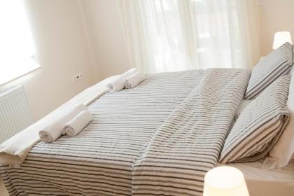 Cozy Bright Apartment - image 22