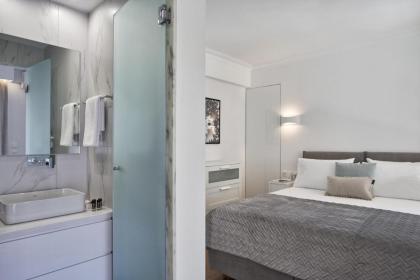 Marvelous n Bright Apt next to Megaro Mousikis - image 21