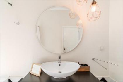 Athenian Apartment in the center with Jacuzzi - image 3