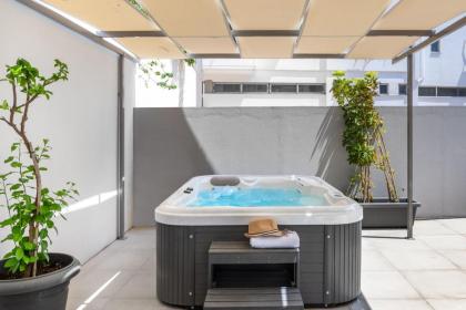Supreme Luxury Suites by Athens Stay - image 22
