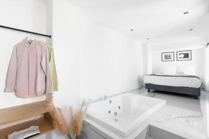 Melo Athens - image 22