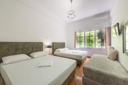 Victoria Prestige Suites Apartments - image 21