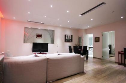 Olvias Apartment - image 29