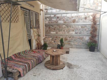 Acropolis Living room - image 22