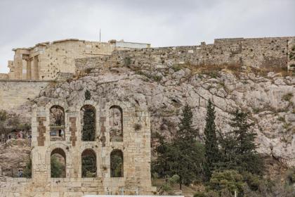 Look Out Ancient Athens From A Unique Studio - image 23