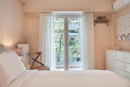 Spirou Merkouri Handcrafted 2BD Home - image 22