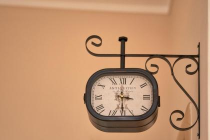 Spirou Merkouri Handcrafted 2BD Home - image 23