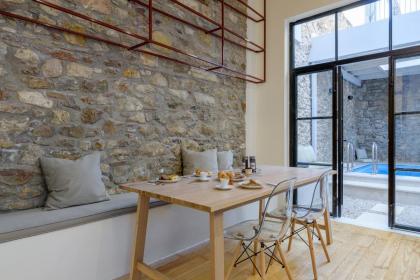 Incomparable Plaka's Luxury Apt Private Pool - image 23