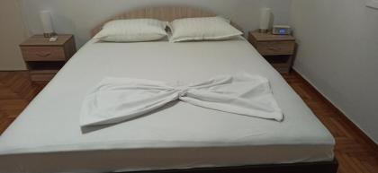 Chris's Athens home in the center of everything - image 21