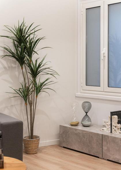 Acropolis Holmes Residence - image 23