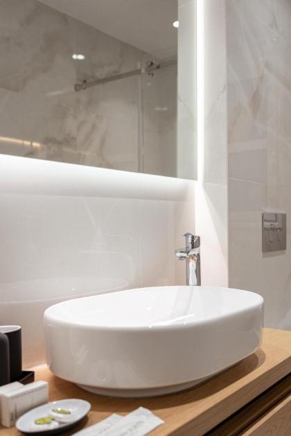 Acropolis Holmes Residence - image 27