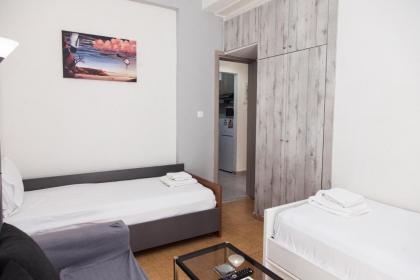Cozy apartment near Stavros Niarchos Park - image 21