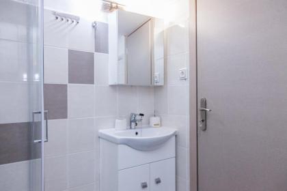 Cozy apartment near Stavros Niarchos Park - image 25