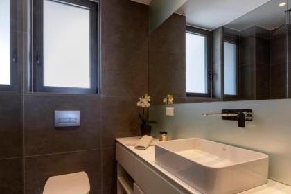 Elegant Penthouse with Acropolis View - image 21