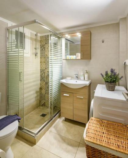 Fully renovated flat close to Uni & hospitals - image 22
