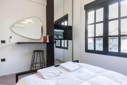 Beautiful Elegant Apartment Next to Monastiraki - image 22