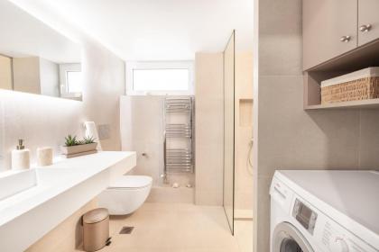 Luxury Apartment Next to Acropolis & Metro - image 23